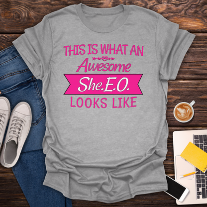 This Is What An Awesome SHE.E.O. Looks Like - T-Shirt